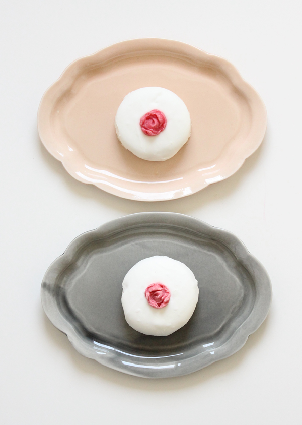 dessert-plates-peach-grey