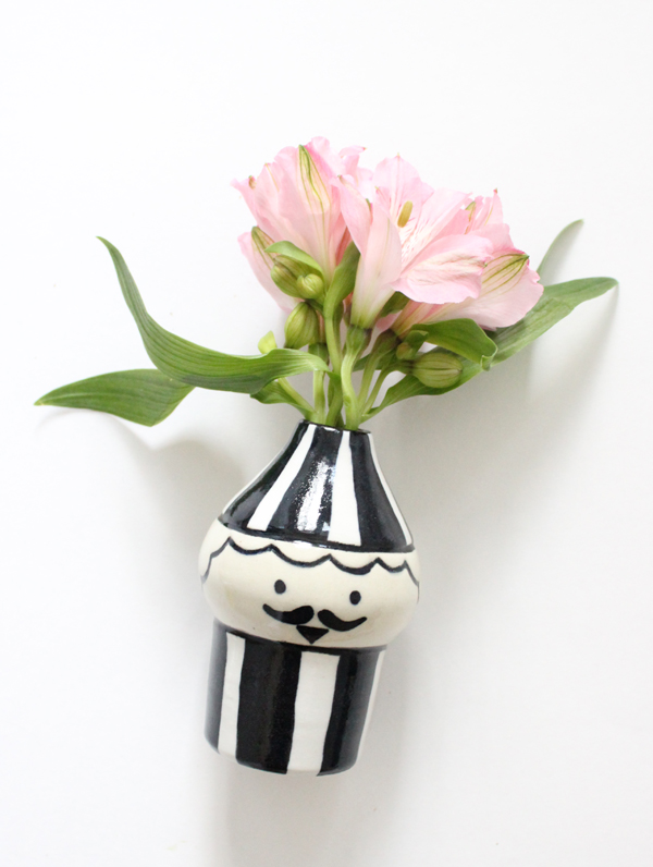 mustache-vase-flowers