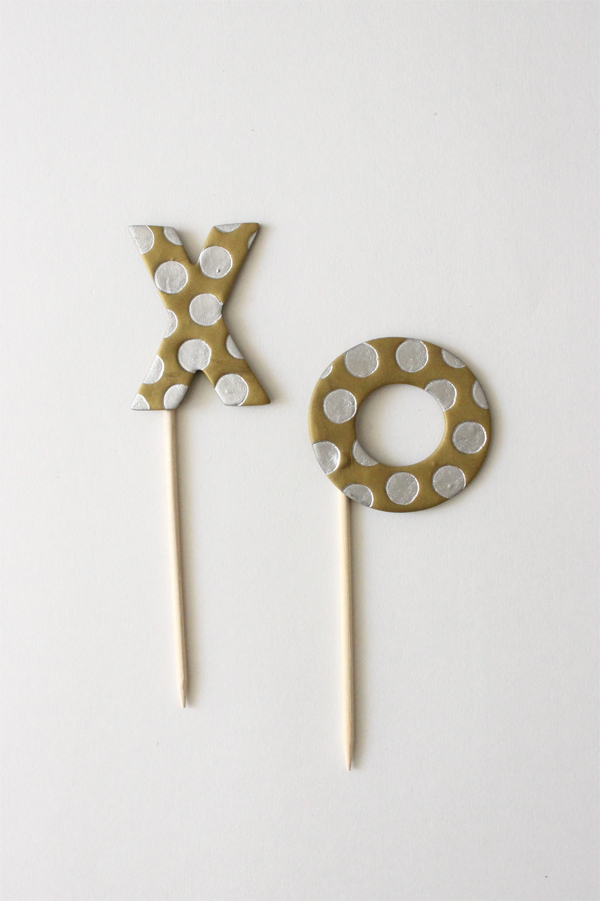 xo-gold-cake-toppers