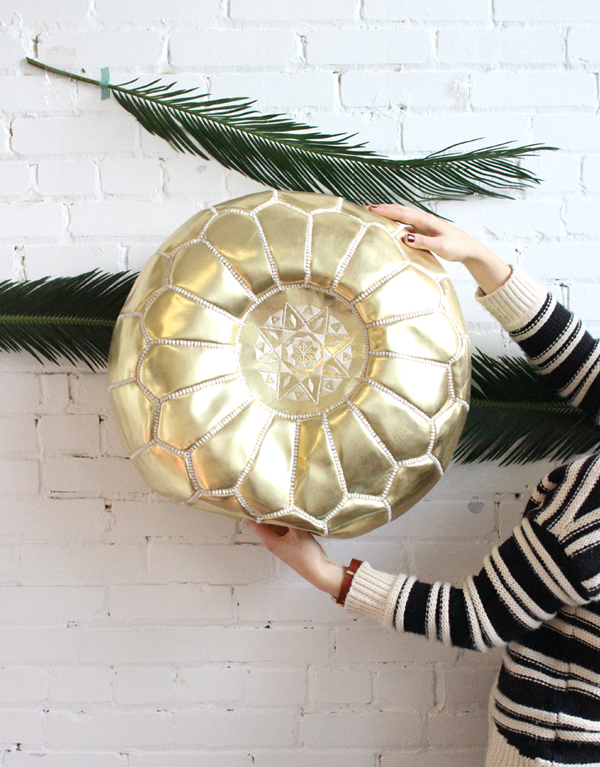 gold-pouf-giveaway