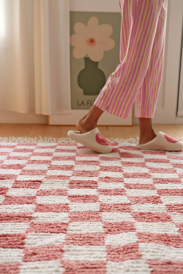 pink checkered rugs, pink Moroccan rugs, cotton, checkers carpets, Baba Souk