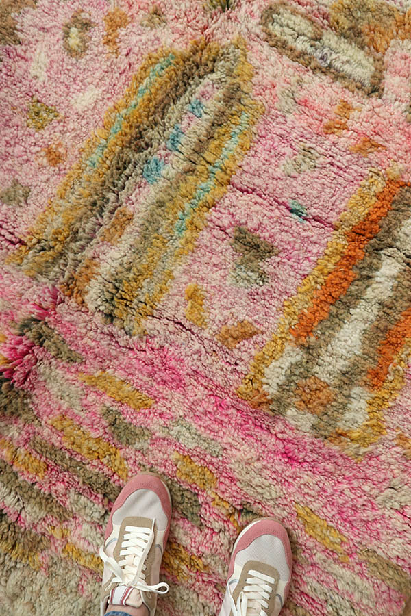 Tapis marocains colorés en laine, rose, Baba Souk, Montréal