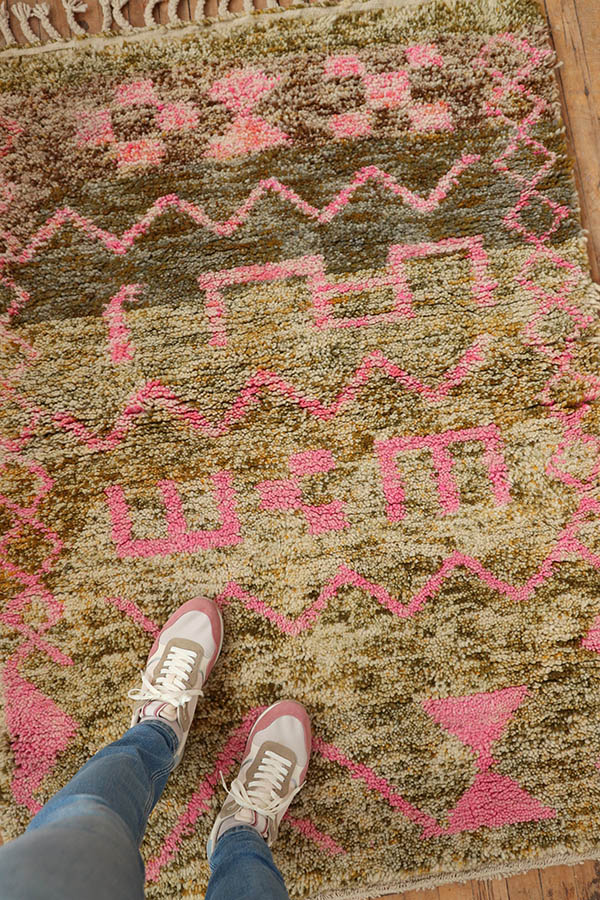 Tapis Marocains en laine, rose, Baba Souk. Montréal, Canada.