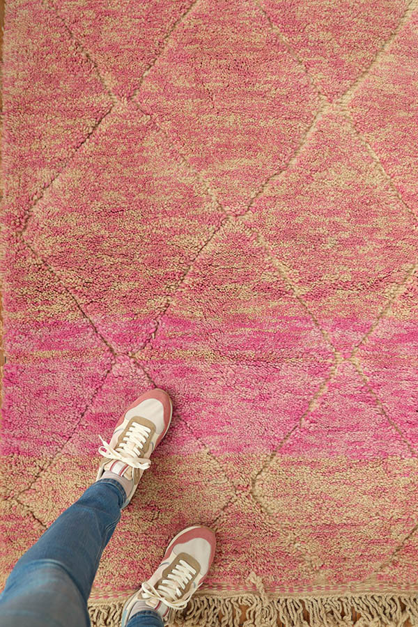 Tapis Marocain en laine rose, Baba Souk, Montréal